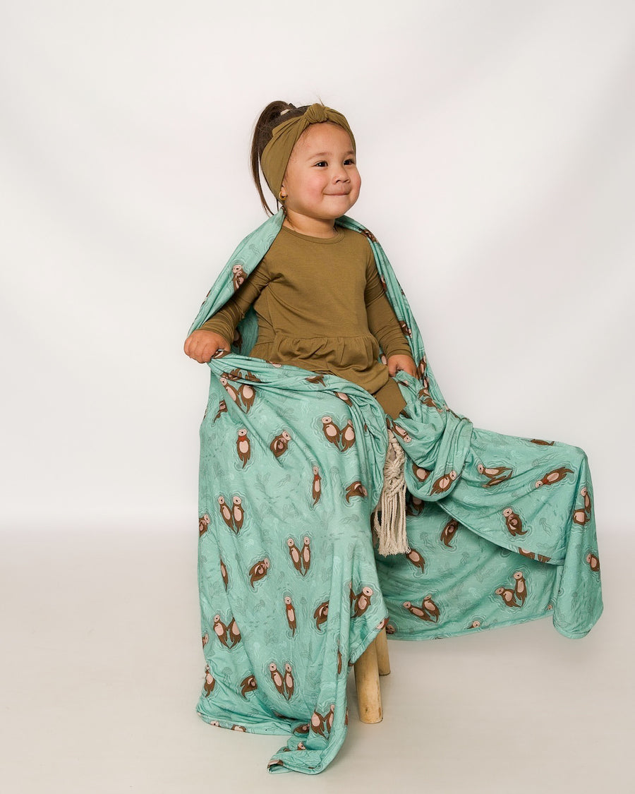 Blanket in Otters | Bamboo Viscose