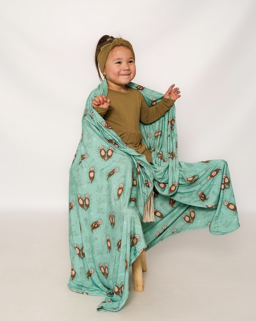 Blanket in Otters | Bamboo Viscose