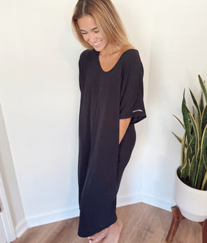 Women’s “California Lounge Dress” in Ribbed Essential Midnight