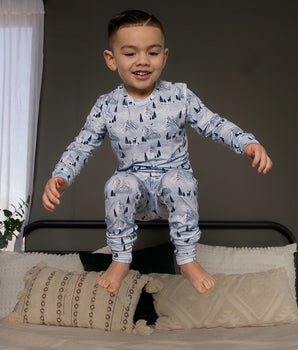 2 pc Loungewear Set in Winter Mountains